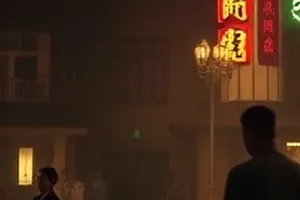 子夜面包房解析图：凌晨操作台上刚出炉的面包